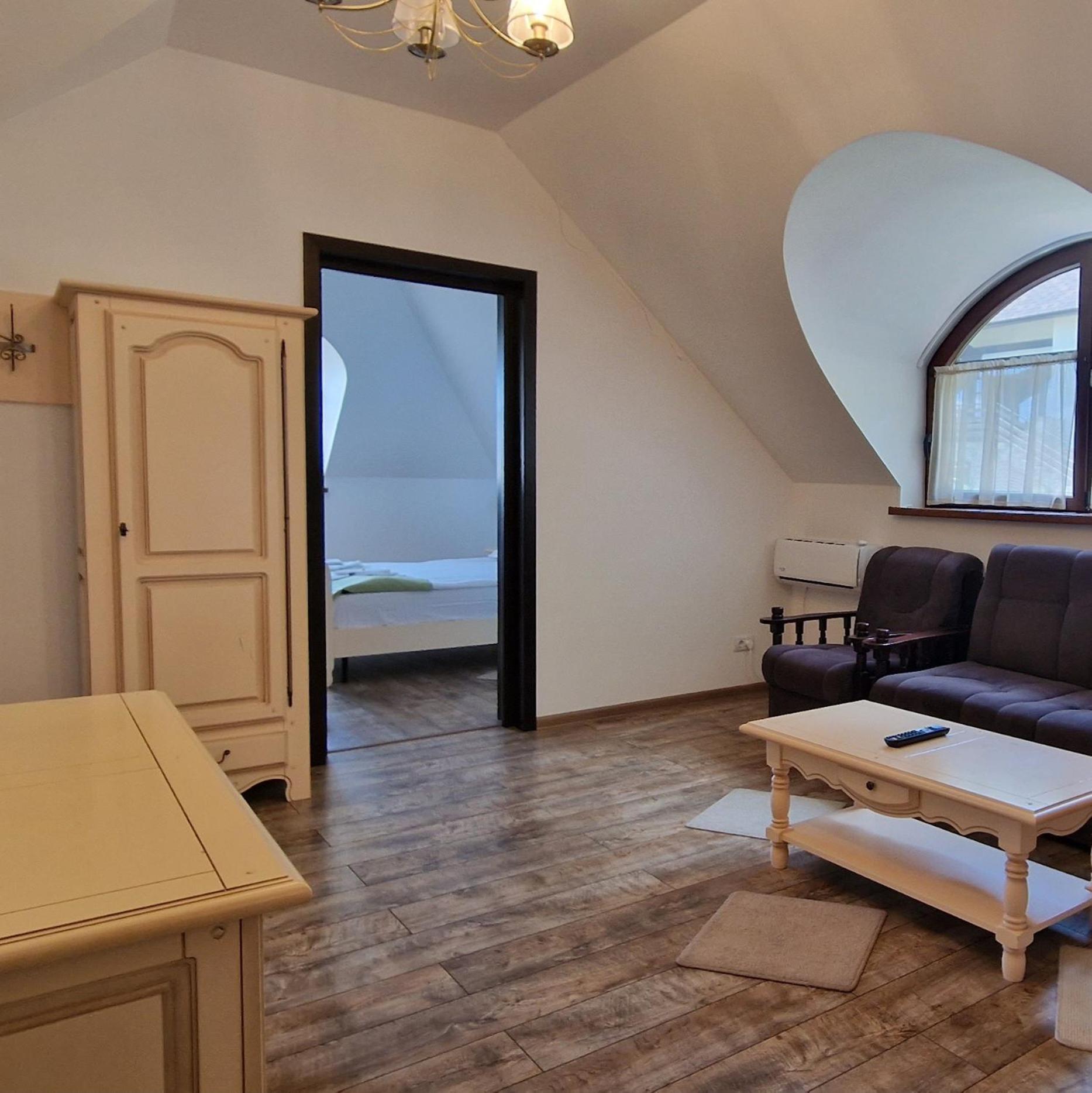 Provence Suceava Hotel Bagian luar foto