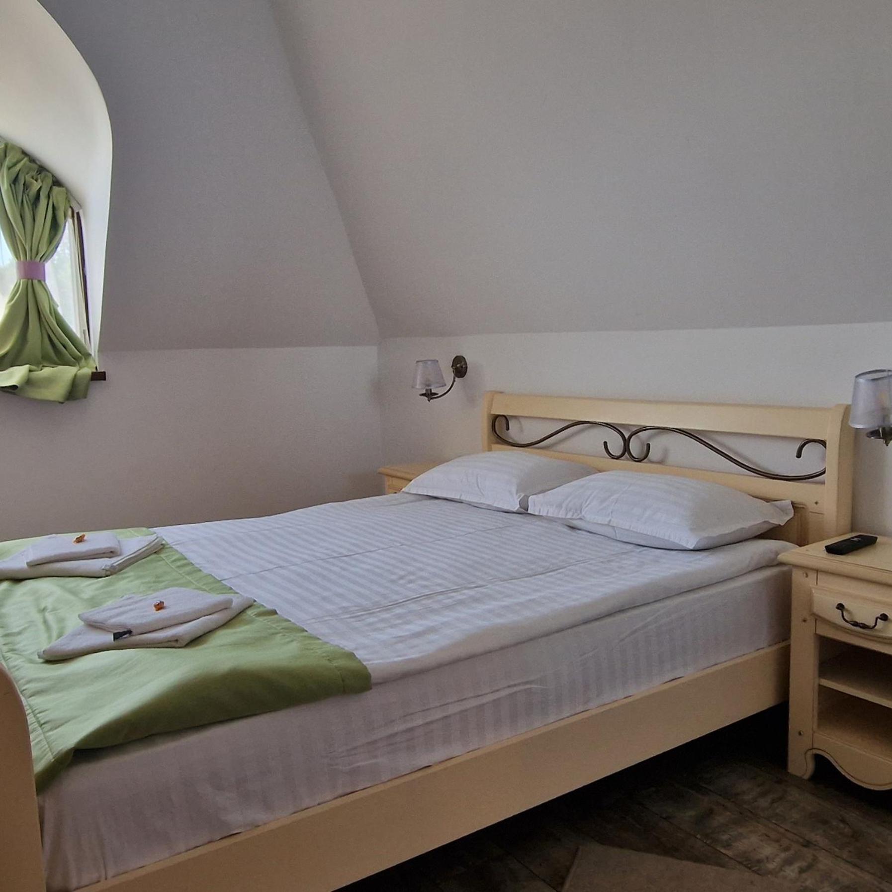 Provence Suceava Hotel Bagian luar foto