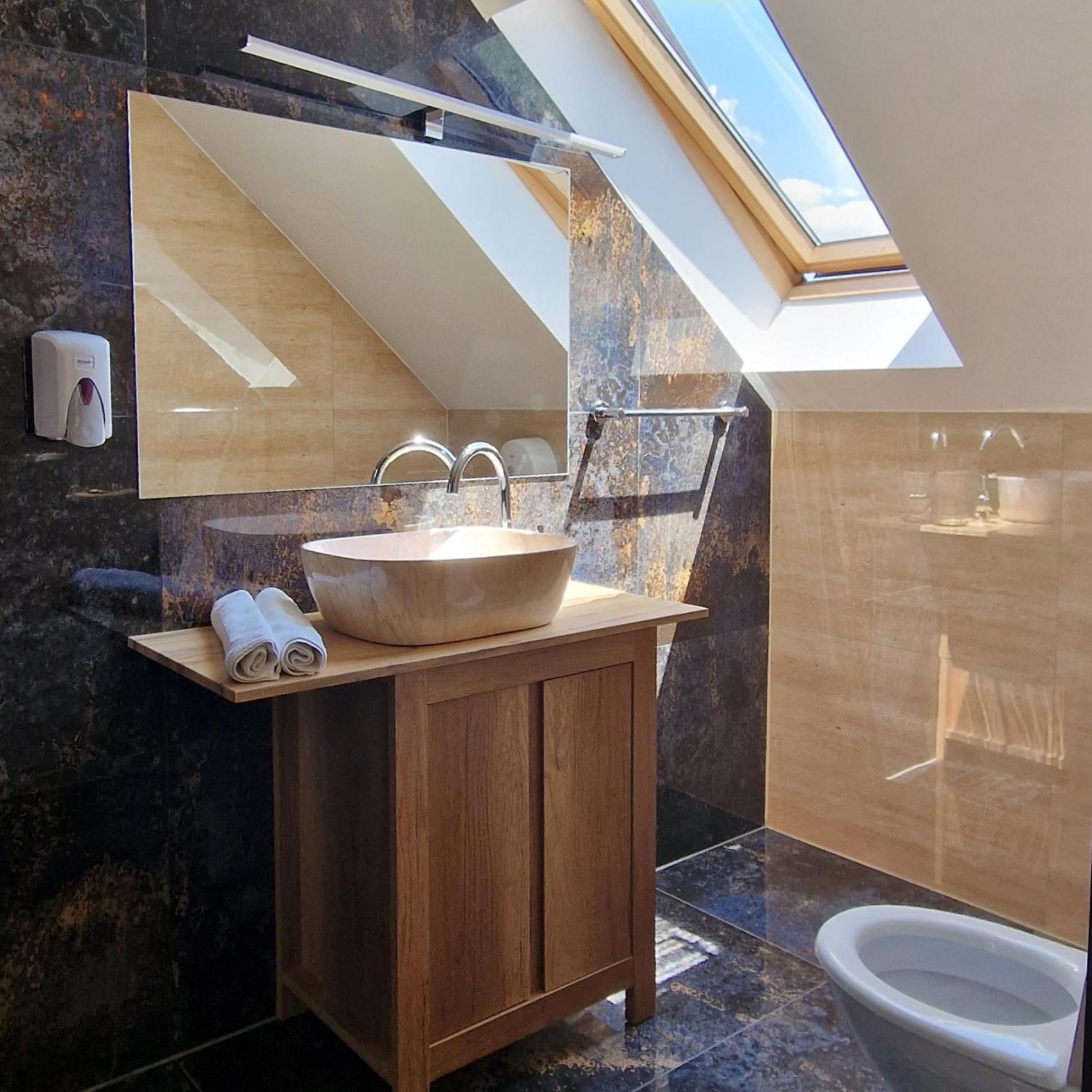 Provence Suceava Hotel Bagian luar foto