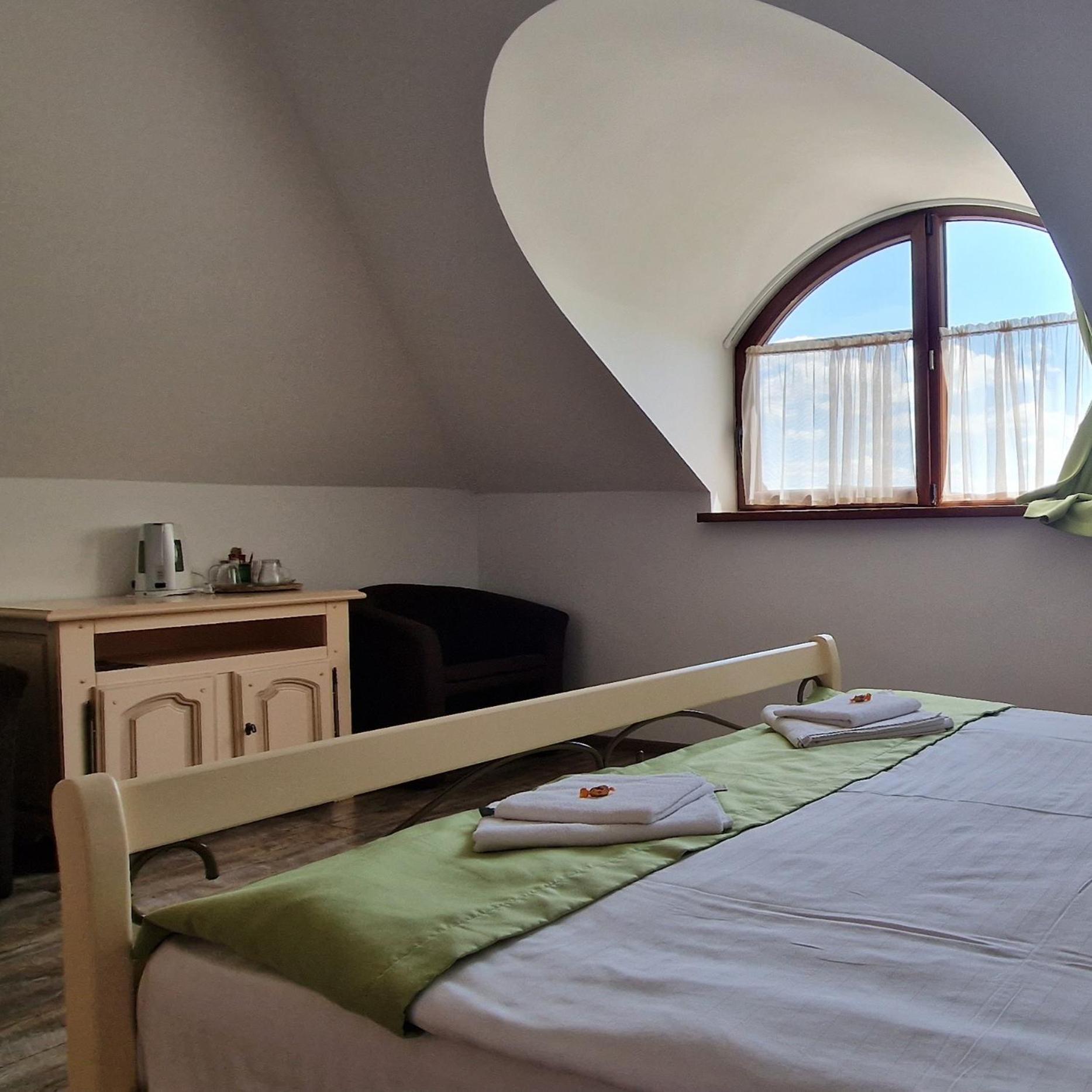 Provence Suceava Hotel Bagian luar foto