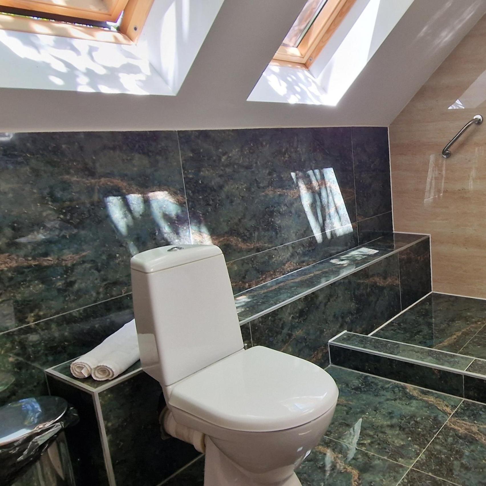 Provence Suceava Hotel Bagian luar foto