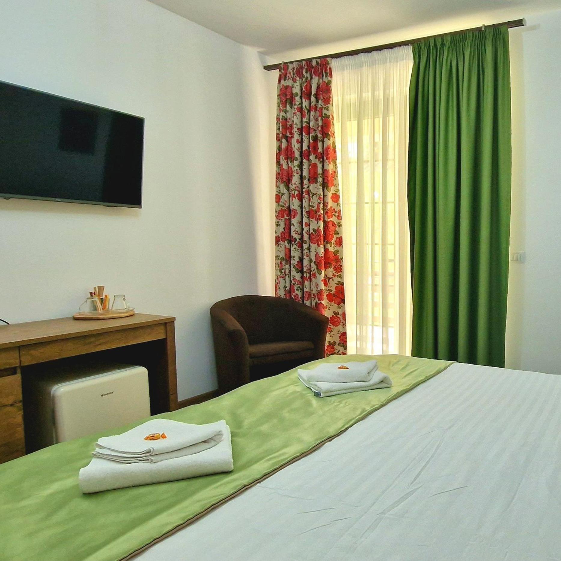 Provence Suceava Hotel Bagian luar foto