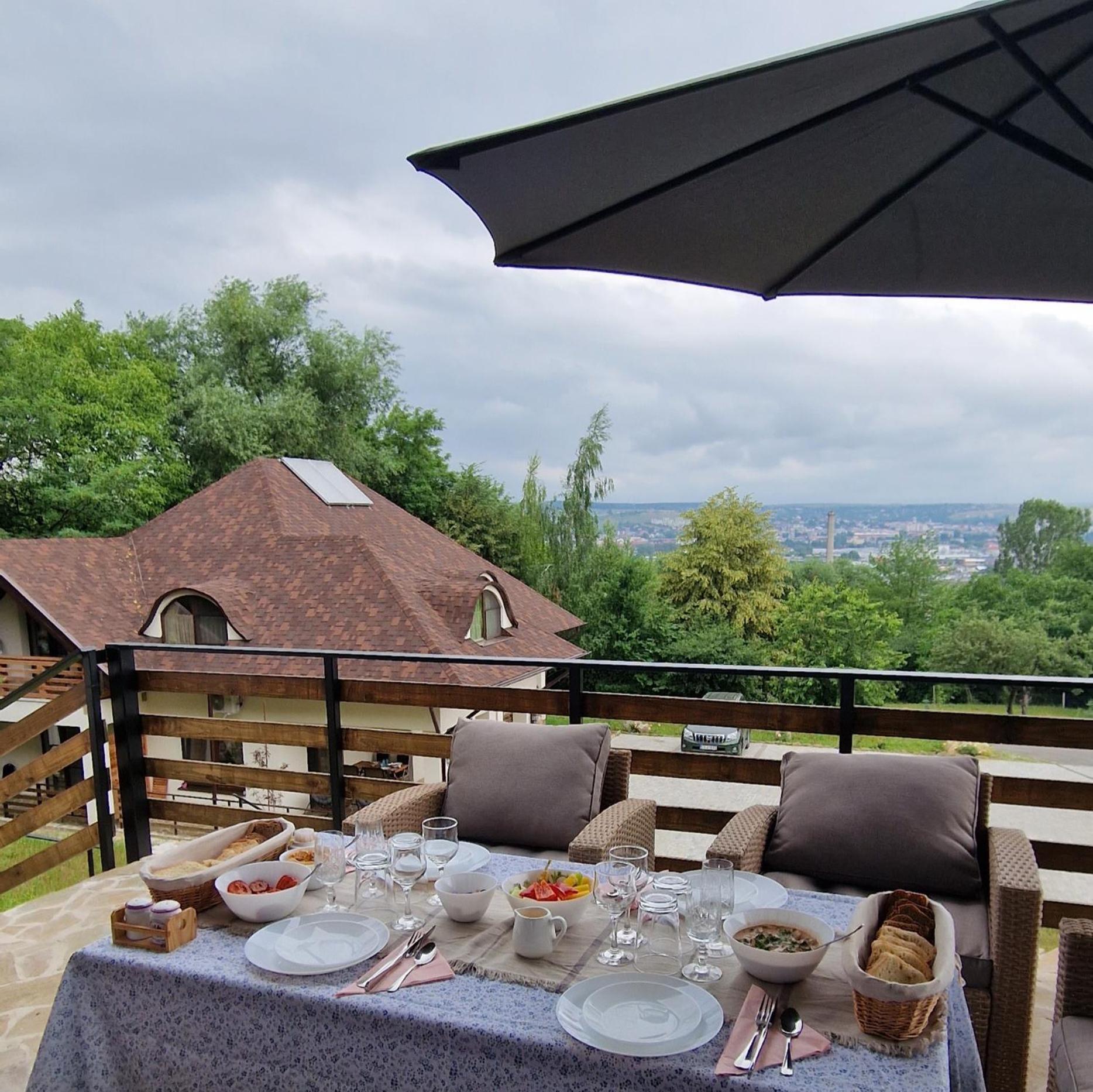 Provence Suceava Hotel Bagian luar foto