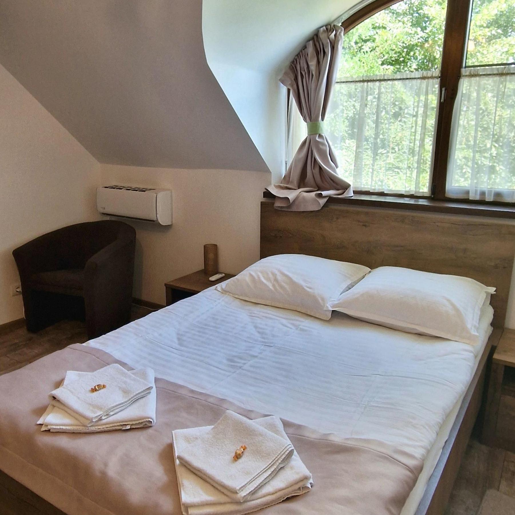 Provence Suceava Hotel Bagian luar foto